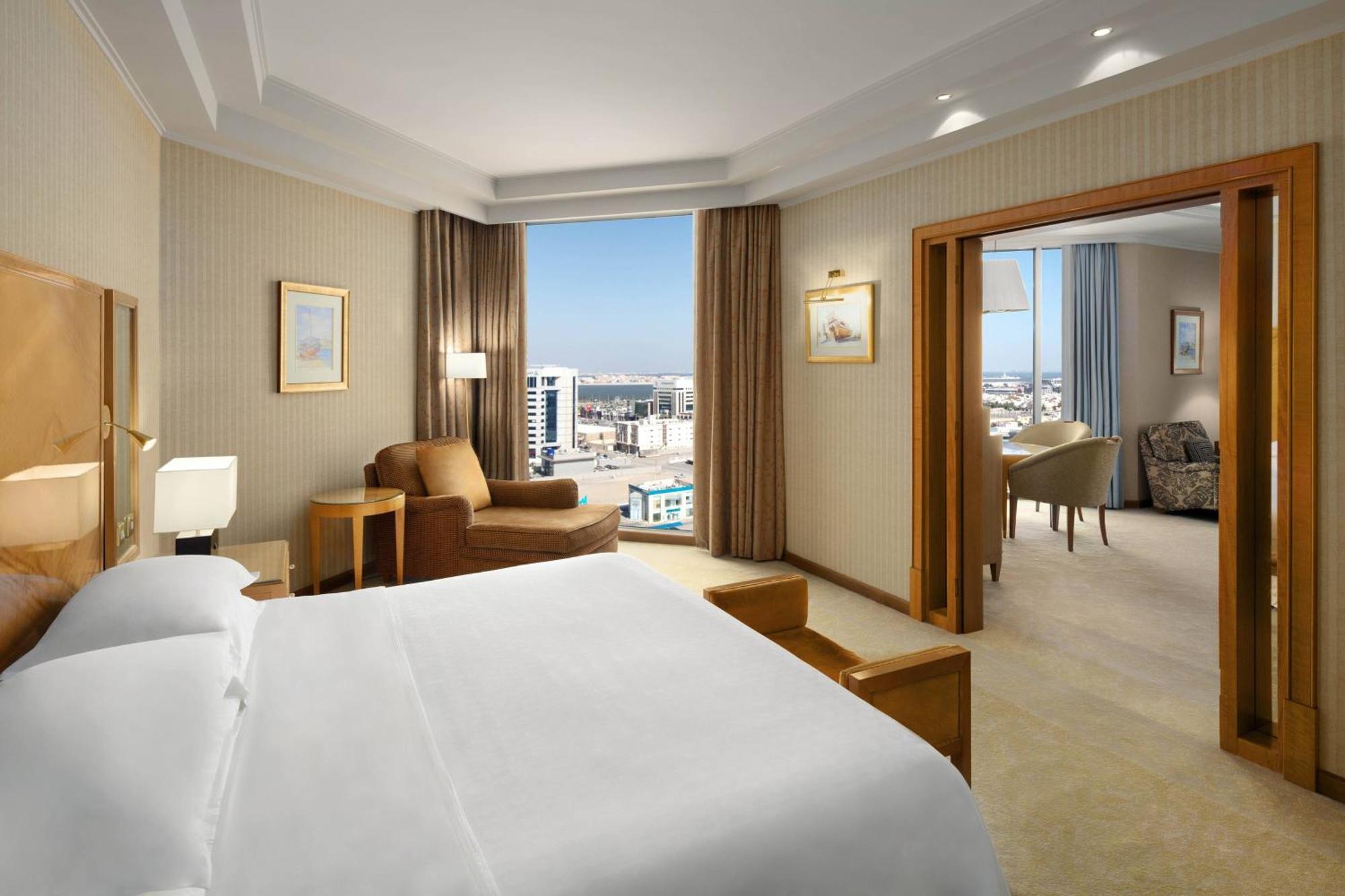 Sheraton Dammam Hotel & Convention Centre Buitenkant foto Suite