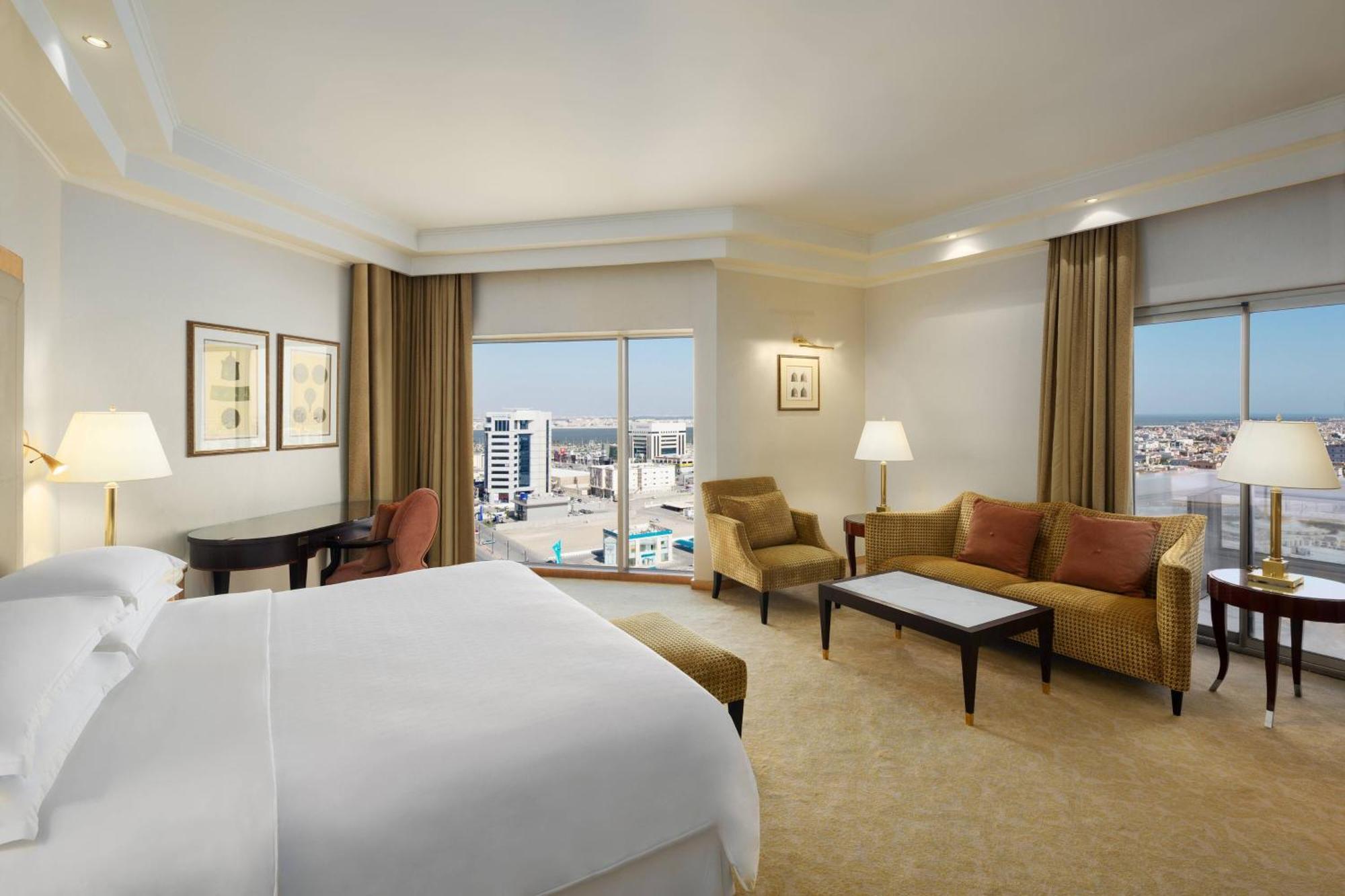 Sheraton Dammam Hotel & Convention Centre Buitenkant foto A room at the Four Seasons Hotel, Madrid