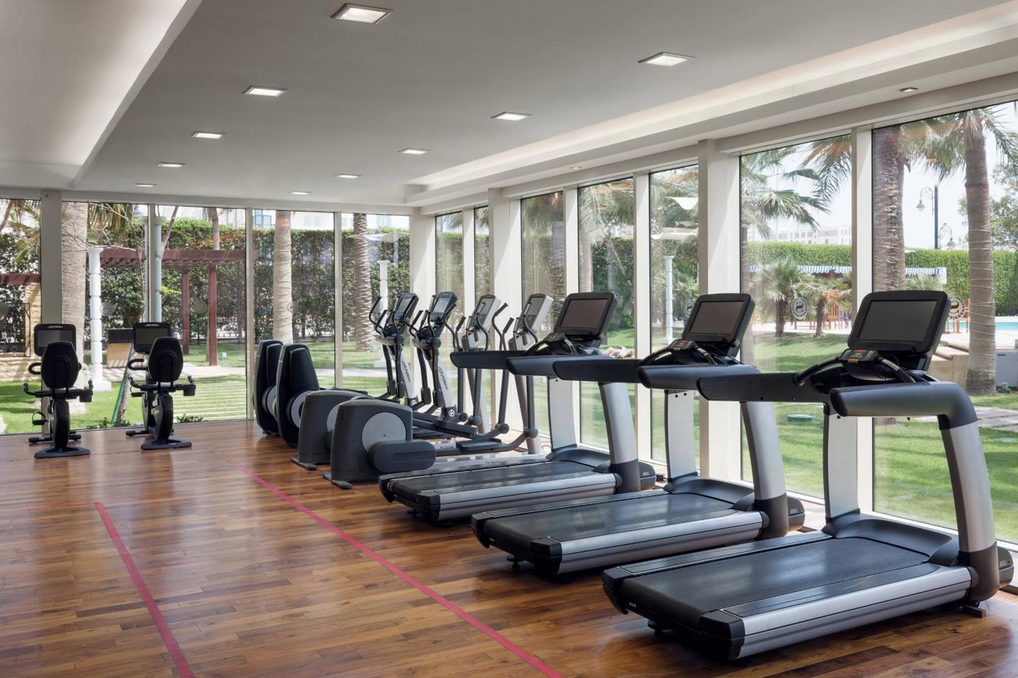 Sheraton Dammam Hotel & Convention Centre Buitenkant foto The gym at the Jumeirah Beach Hotel