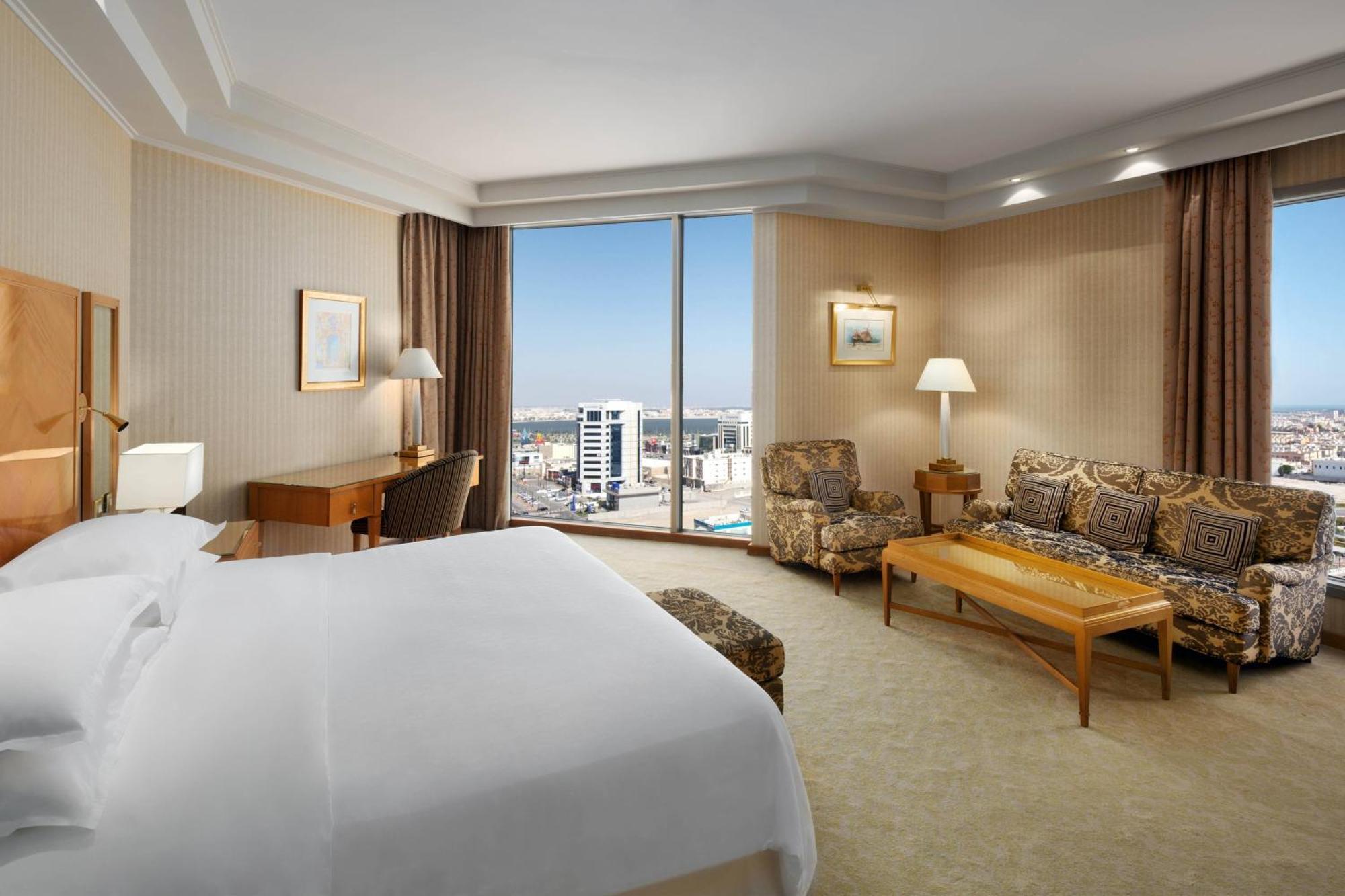 Sheraton Dammam Hotel & Convention Centre Buitenkant foto A guest room at the Jumeirah Atlantis