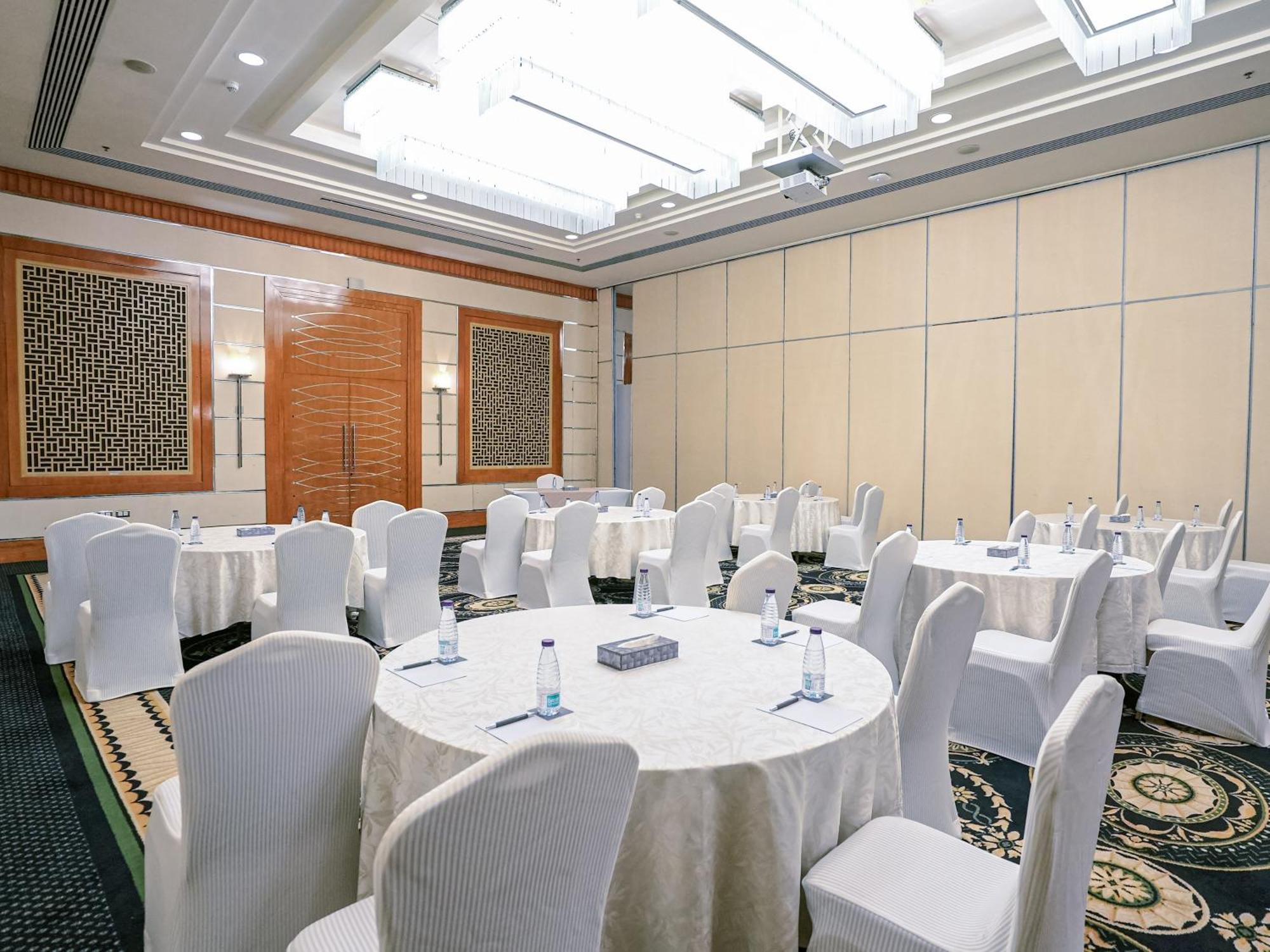 Sheraton Dammam Hotel & Convention Centre Buitenkant foto